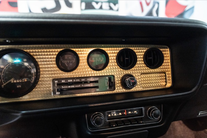 
								1977 Pontiac Transam full									
