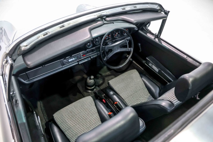 
								1973 Porsche 911 2.4S Targa full									