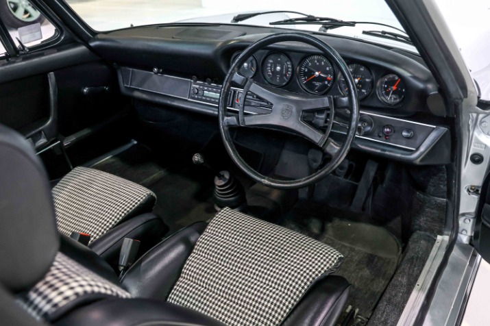 
								1973 Porsche 911 2.4S Targa full									