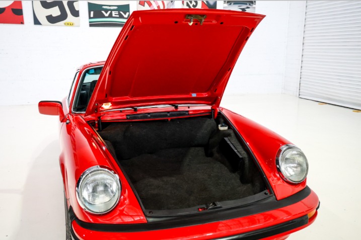 
								1976 Porsche 911 2.7 Coupe full									
