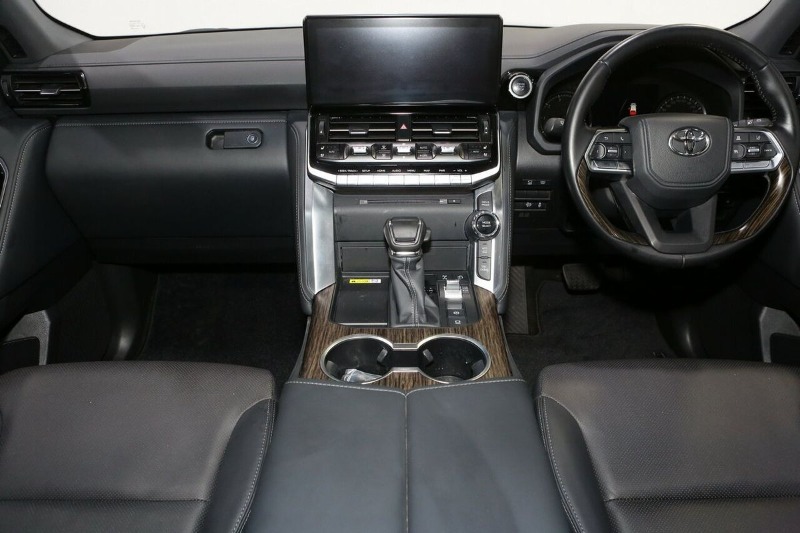 
								2024 Toyota Landcruiser VX FJA300R full									