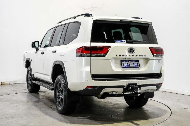 
								2026 Toyota Landcruiser GR Sport FJA300R full									