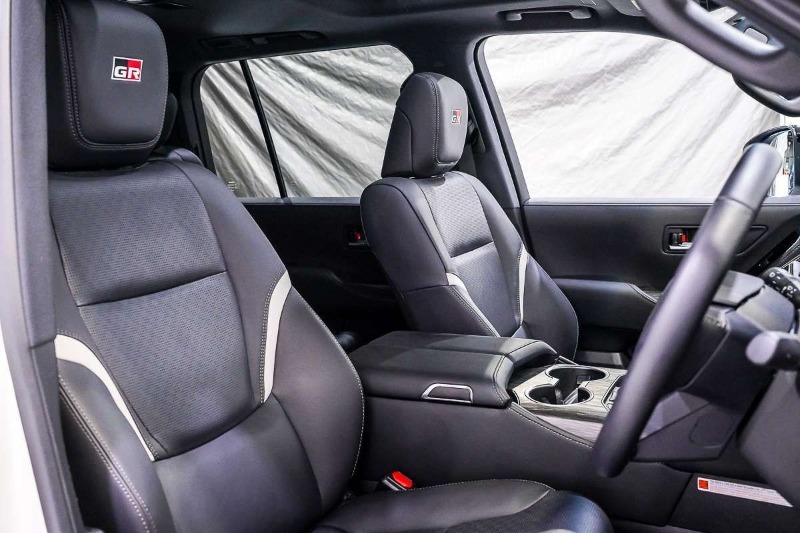
								2026 Toyota Landcruiser GR Sport FJA300R full									