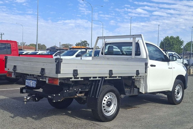 
								2020 Toyota Hilux Workmate Hi-Rider GUN135R Rear Wheel Drive full									