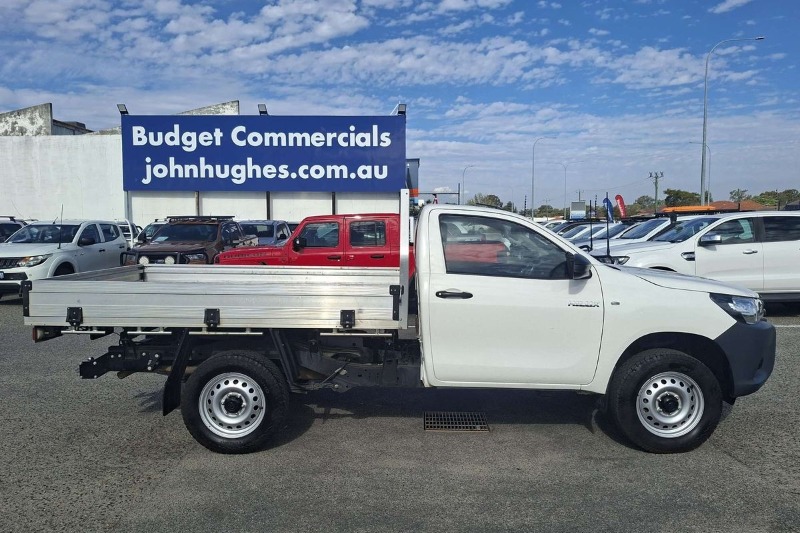 
								2020 Toyota Hilux Workmate Hi-Rider GUN135R Rear Wheel Drive full									