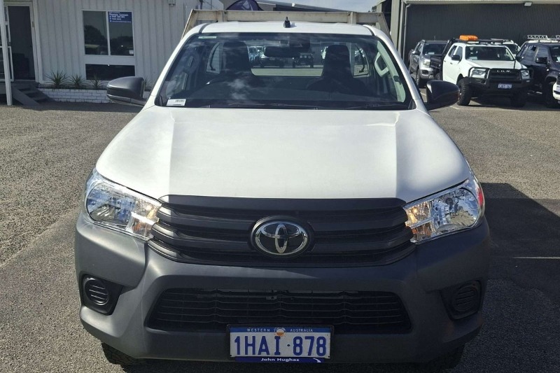 
								2020 Toyota Hilux Workmate Hi-Rider GUN135R Rear Wheel Drive full									
