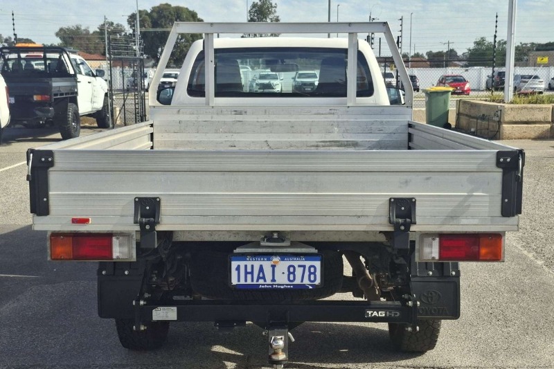 
								2020 Toyota Hilux Workmate Hi-Rider GUN135R Rear Wheel Drive full									