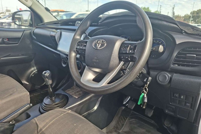 
								2020 Toyota Hilux Workmate Hi-Rider GUN135R Rear Wheel Drive full									