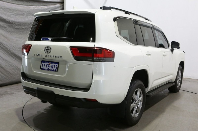 
								2025 Toyota Landcruiser VX FJA300R full									