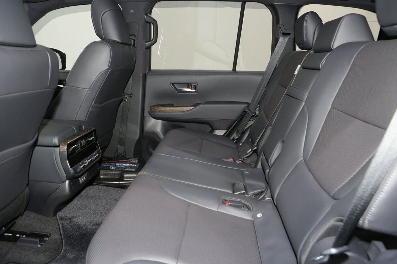 
								2025 Toyota Landcruiser VX FJA300R full									