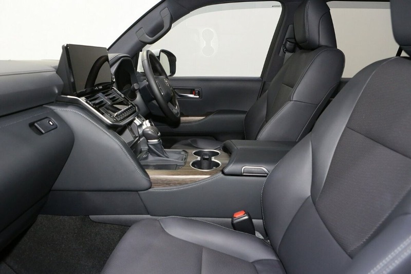 
								2025 Toyota Landcruiser VX FJA300R full									