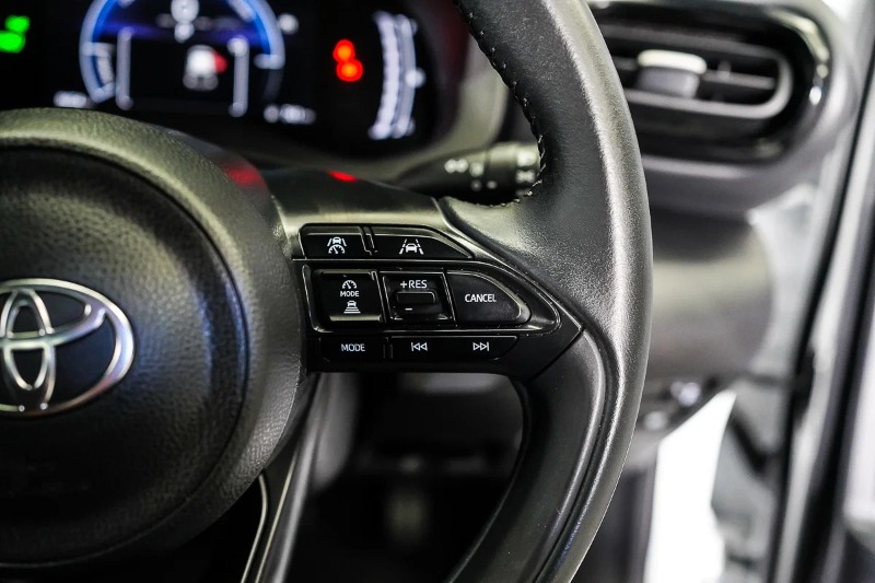 
								2025 Toyota Yaris SX Hybrid Auto full									
