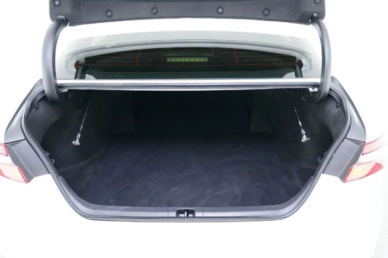 
								2022 Toyota Camry Hybrid Ascent Auto full									