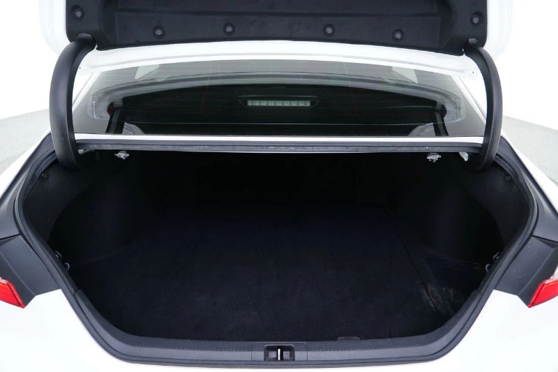 
								2019 Toyota Camry Hybrid Ascent Auto full									