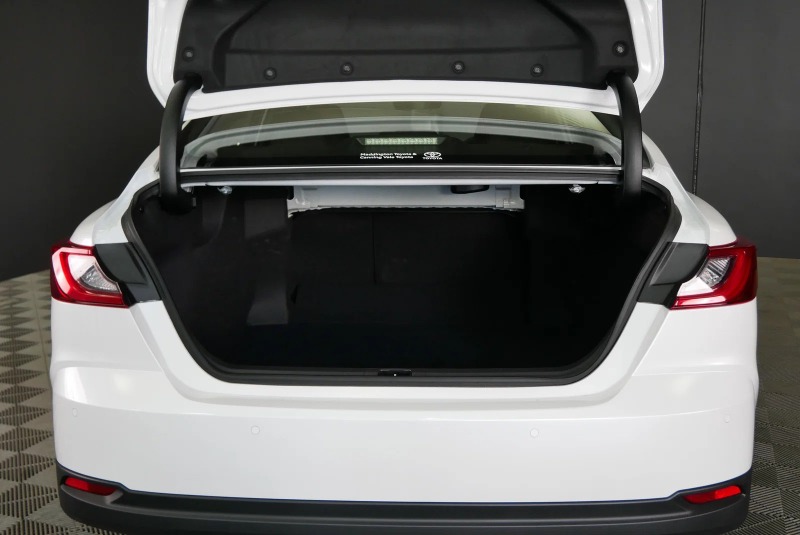 
								2025 Toyota Camry Hybrid Ascent Auto full									