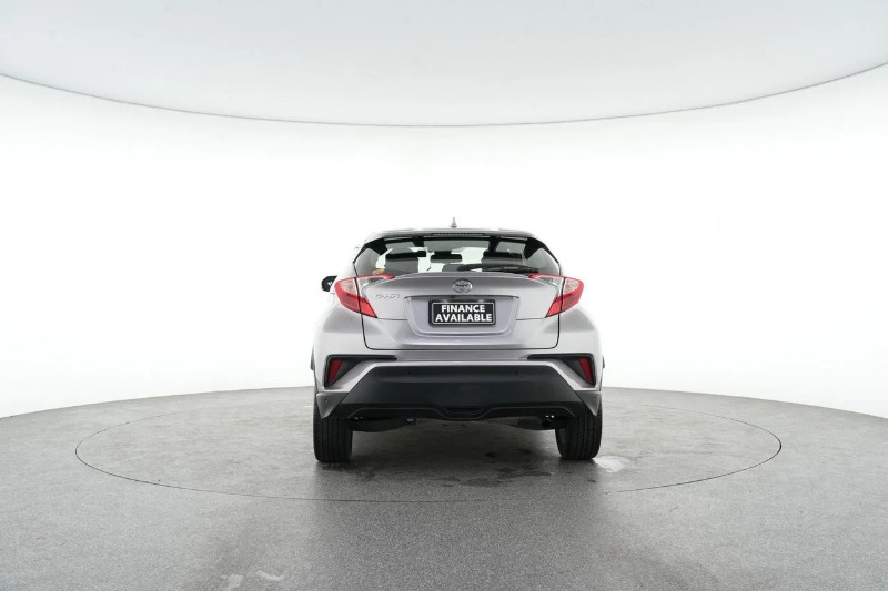 
								2018 Toyota C-HR Auto 2WD full									