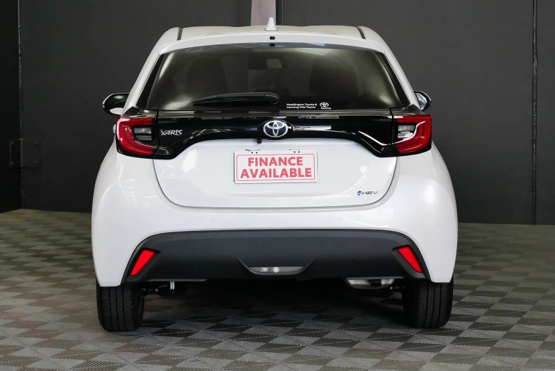 
								2025 Toyota Yaris SX Hybrid Auto full									