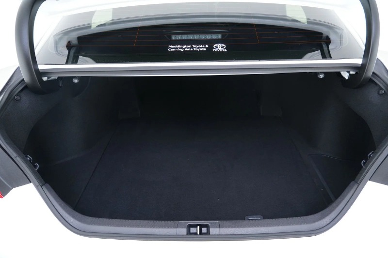 
								2023 Toyota Camry Hybrid Ascent Auto full									
