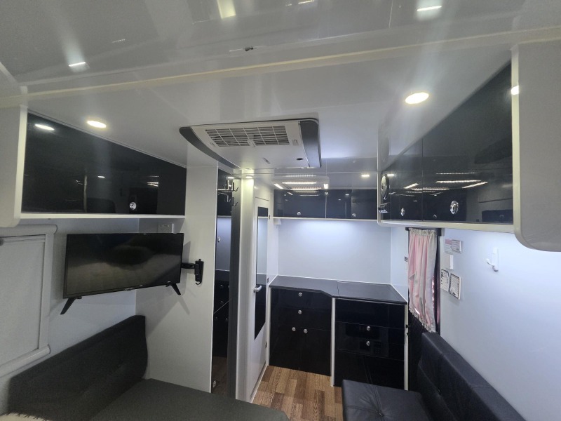 
								2023 MDCXT12 HR OFF-ROAD HYBRID CARAVAN 15YR ANNIVERSARY EDITION (DEMO MODEL) full									
