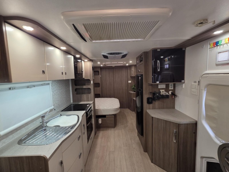
								2015 JAYCO SILVERLINE SLIDE-OUT CLUB LOUNGE OFF-ROAD CAPABLE CARAVAN full									