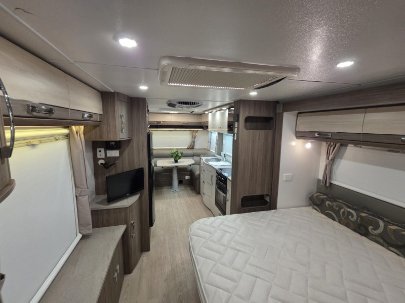 
								2015 JAYCO SILVERLINE SLIDE-OUT CLUB LOUNGE OFF-ROAD CAPABLE CARAVAN full									