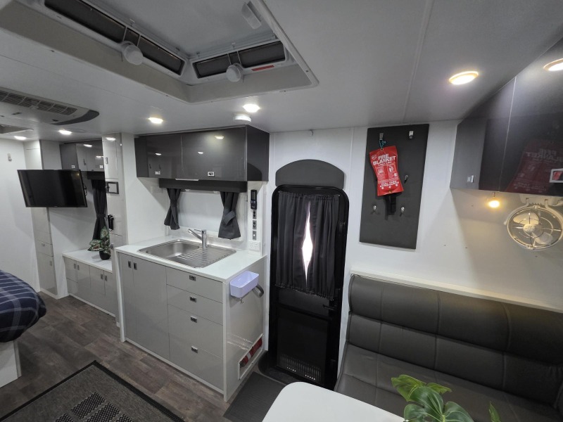 
								2017 COROMAL ELEMENTS E661S SLIDE-OUT SEMI OFF-ROAD 21FT CARAVAN full									