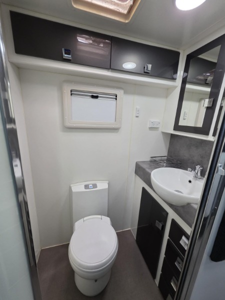 
								2015 PARAMOUNT ADVENTURER FAMILY TWIN BUNK OFF-ROAD CARAVAN full									