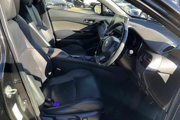 
								Toyota C-HR Koba NGX10R (2020) full									