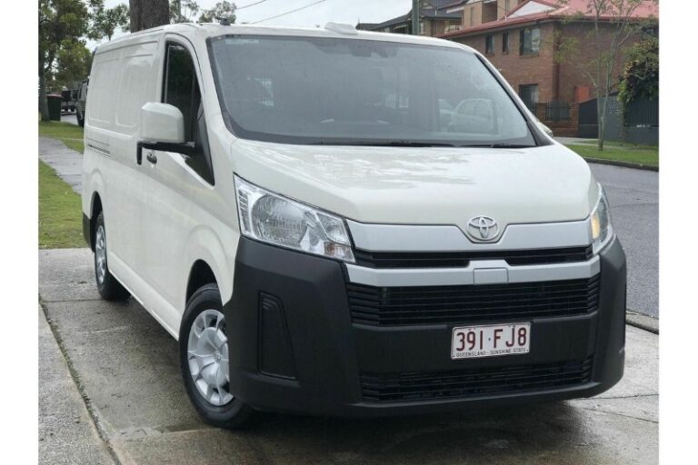 Toyota Hiace GDH300R LWB (2022)