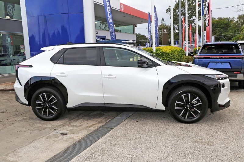 
								Subaru Solterra AWD E1-1 (2025) full									