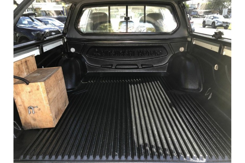 
								Mitsubishi Triton GL-R MN 4X4 (2012) full									