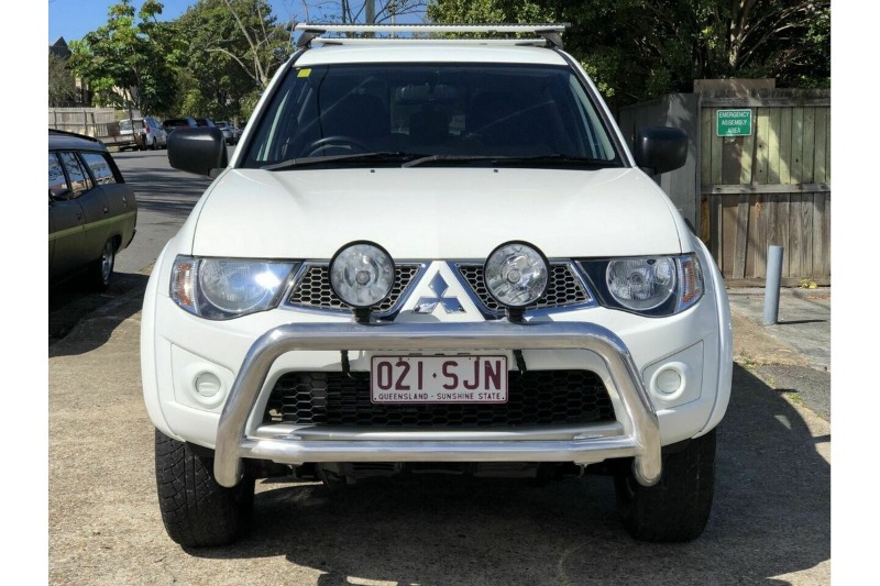 
								Mitsubishi Triton GL-R MN 4X4 (2012) full									