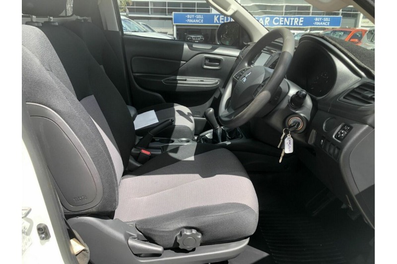 
								Mitsubishi Triton GLX MR Rear Wheel Drive (2020) full									