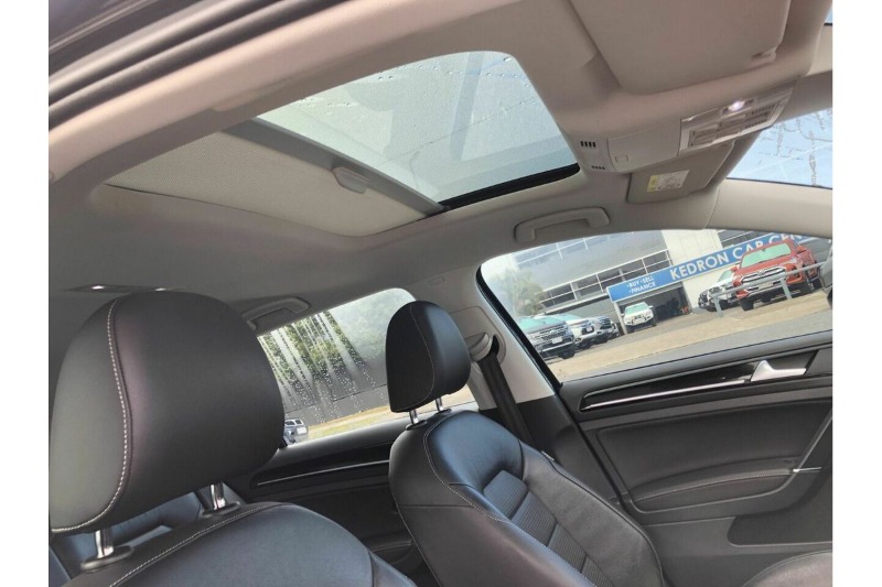 
								Volkswagen Golf 110TSI Highline 7.5 (2019 full									