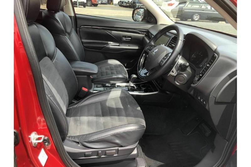 
								Mitsubishi Outlander LS ZL (2021) full									