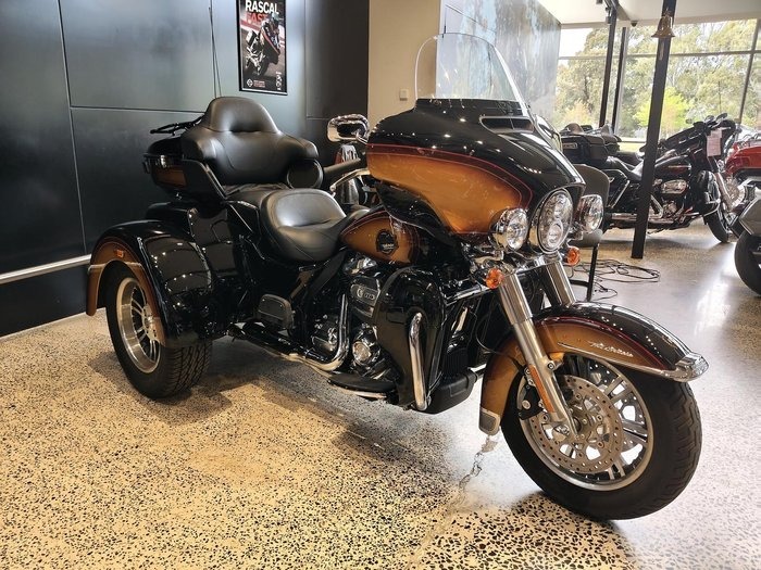 
								Harley-Davidson Tri Glide Ultra 114 (FLHTCUTG) Trike full									