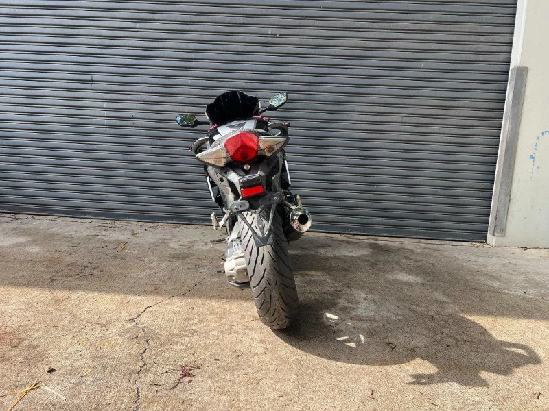 
								2011 Honda 1200CC VFR1200F Road full									