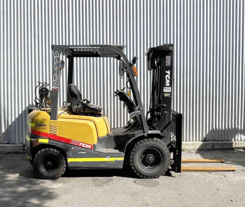 
								TCM 2500kg LPG forklift with 4800mm 3 stage mast & sideshift full									