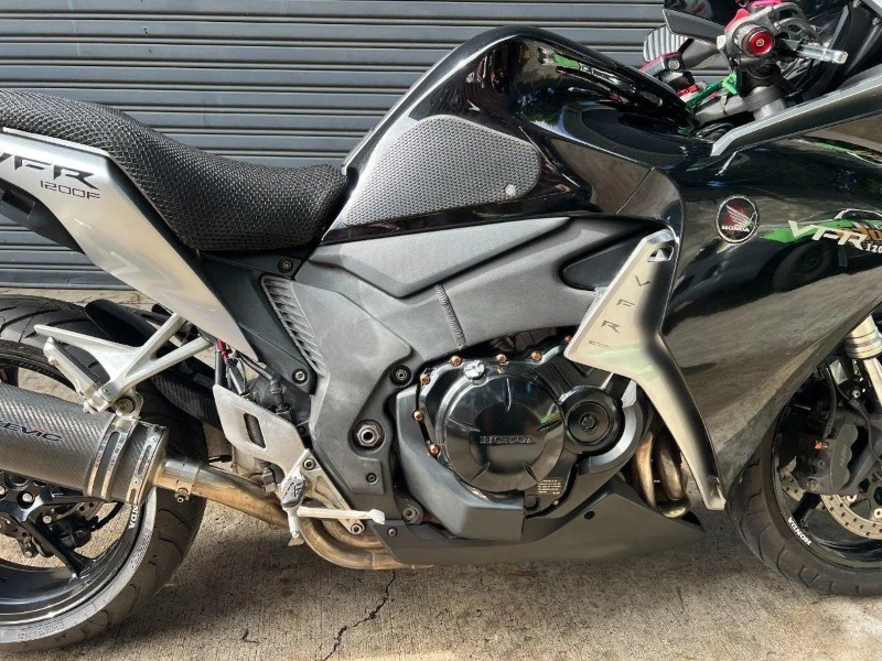 
								2011 Honda 1200CC VFR1200F Road full									