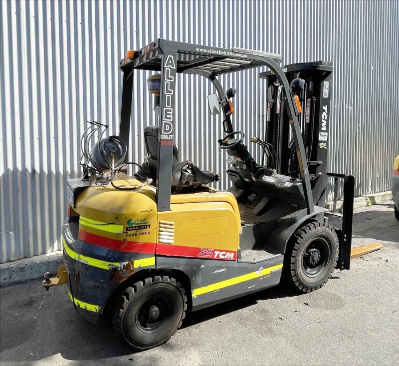 
								TCM 2500kg LPG forklift with 4800mm 3 stage mast & sideshift full									
