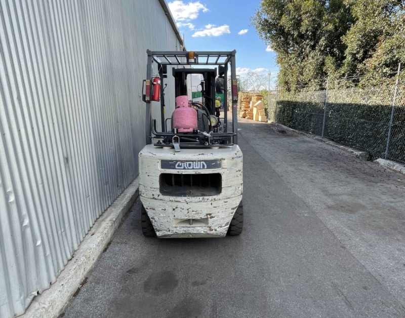 
								Komatsu 5000kg LPG forklift with 4500mm 2-stage mast, fire extinguisher, & fork positioner full									