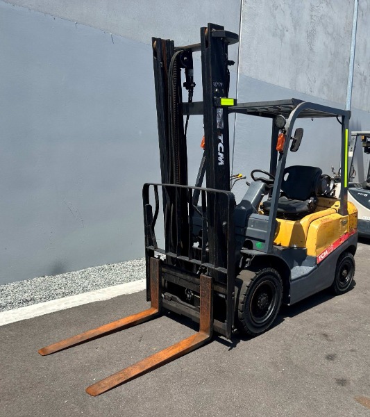 
								TCM 2500kg LPG with 4000mm mast full									