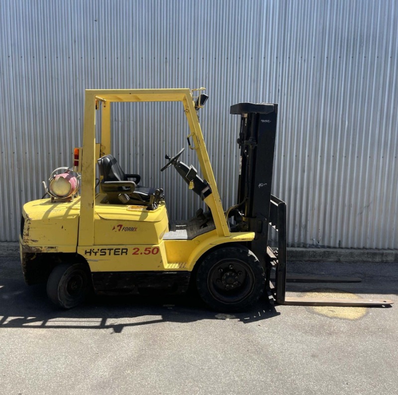 Hyster 2500kg LPG forklift with 3830mm 3 stage mast & sideshift