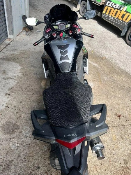 
								2011 Honda 1200CC VFR1200F Road full									