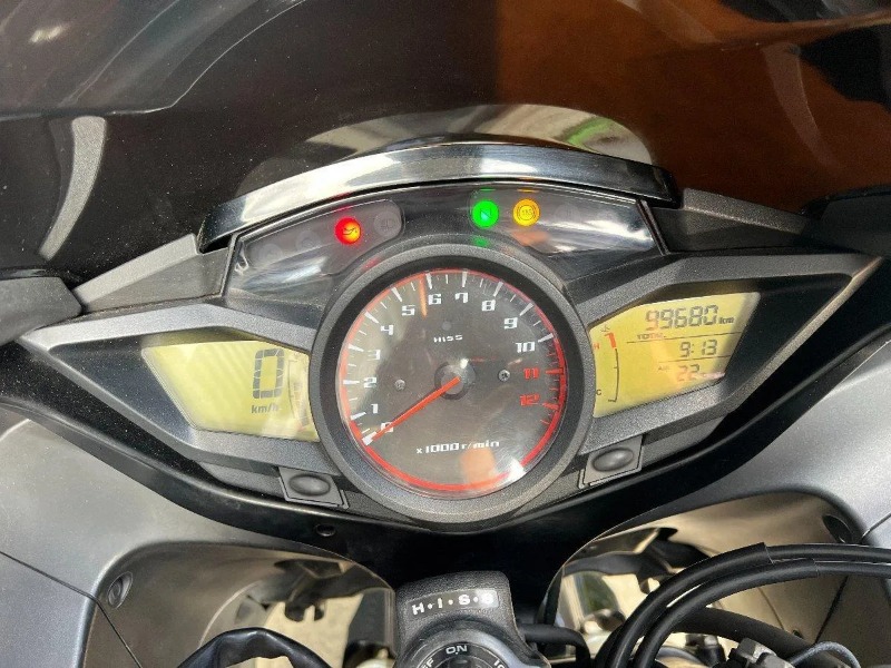 
								2011 Honda 1200CC VFR1200F Road full									