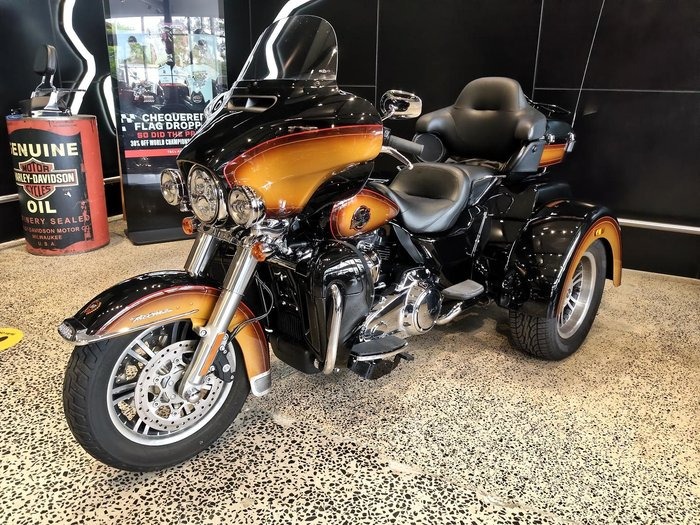 
								Harley-Davidson Tri Glide Ultra 114 (FLHTCUTG) Trike full									