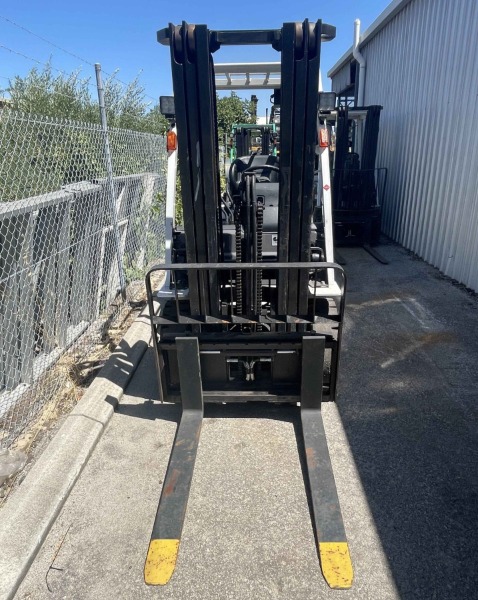 
								Nissan 2500kg LPG forklift with 4500mm 3 stage mast & sideshift full									