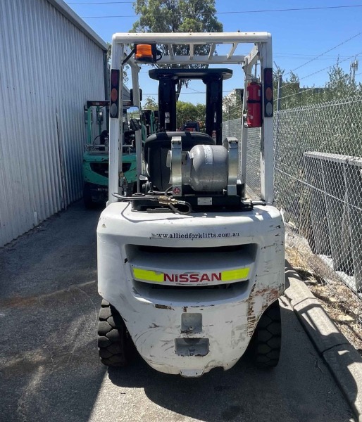 
								Nissan 2500kg LPG forklift with 4500mm 3 stage mast & sideshift full									