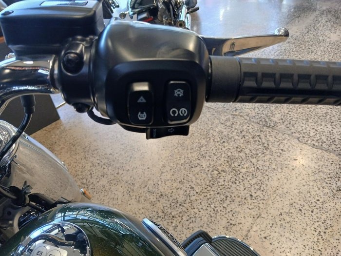 
								Harley-Davidson Fat Boy 117 (FLFB) Softail full									