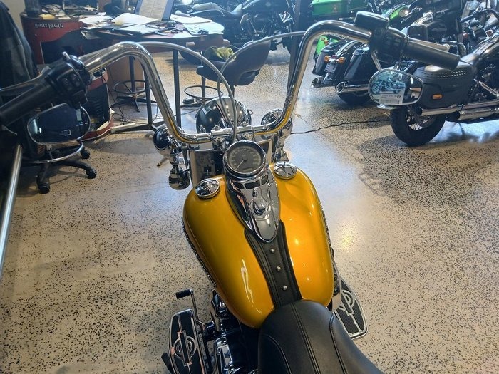 
								Harley-Davidson Heritage Softail Classic 1690 (FLSTC) Softail full									